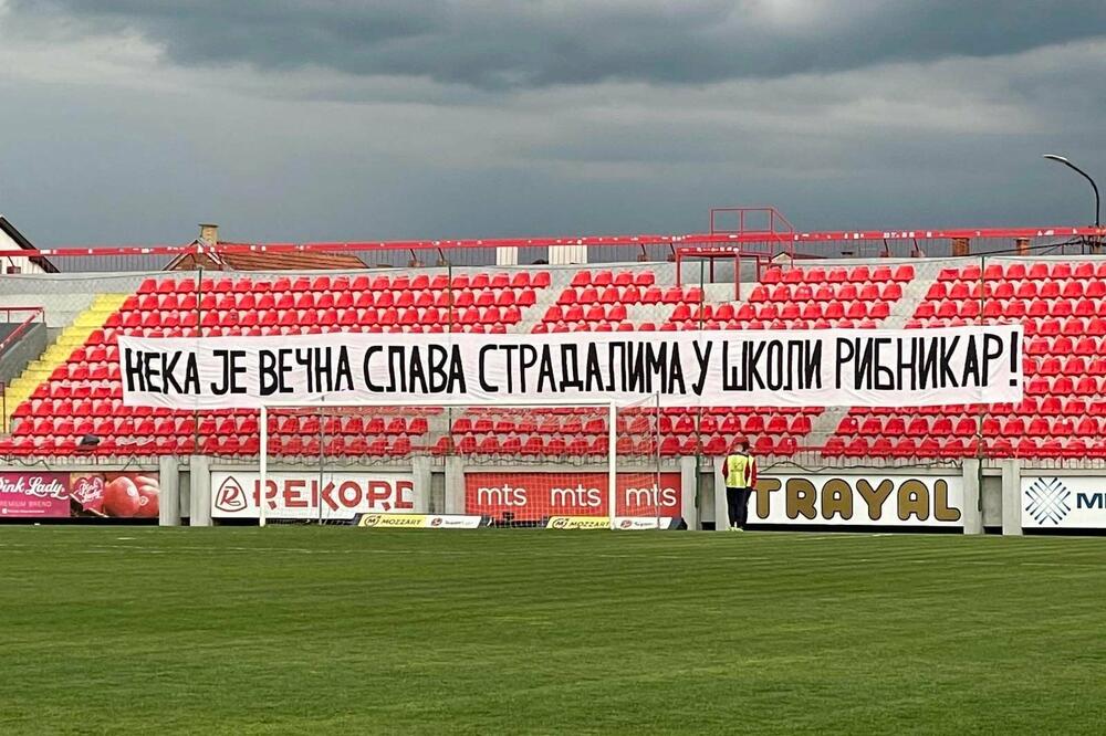 CELA SRBIJA TUGUJE! Meč Napretka i Zvezde u senci tragedije - navijači i fudbaleri odali počast žrtvama