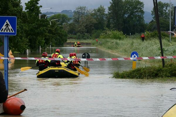 14.000 LJUDI EVAKUISANO U KINI: Olujne kiše napravile katastrofalne poplave!