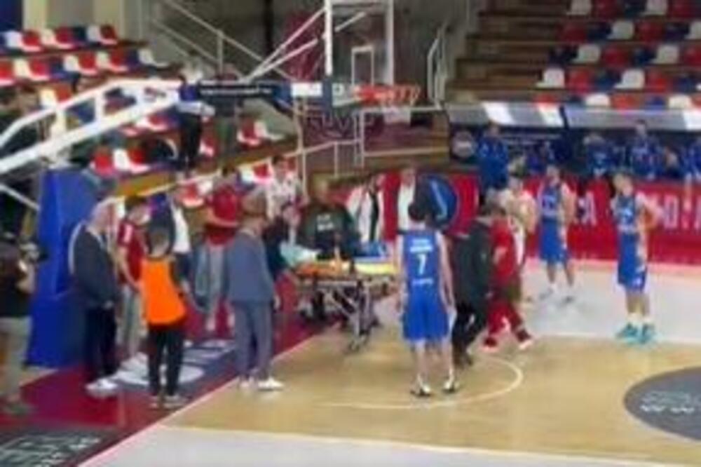 JEZIVA SCENA U ŽELEZNIKU: Košarkaš Zlatibora u padu glavom udario u parket, prevezen u bolnicu! (VIDEO)