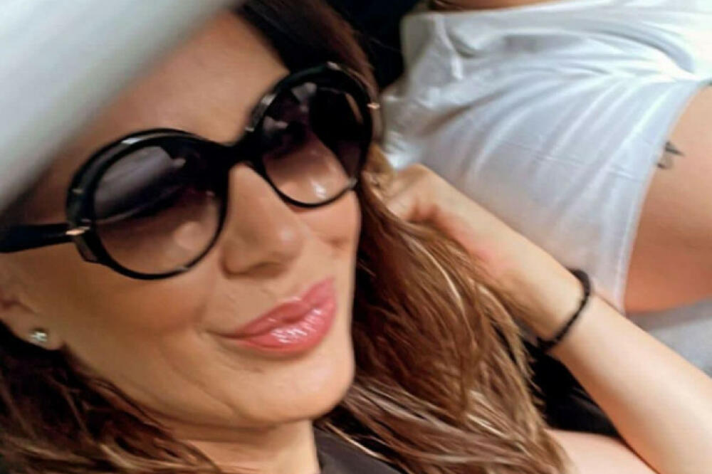 Šta je sa ovim čovekom? Skandalozna slika advokata koji je bio sa Romanom! Ovo ni lopov ne bi stavio na glavu