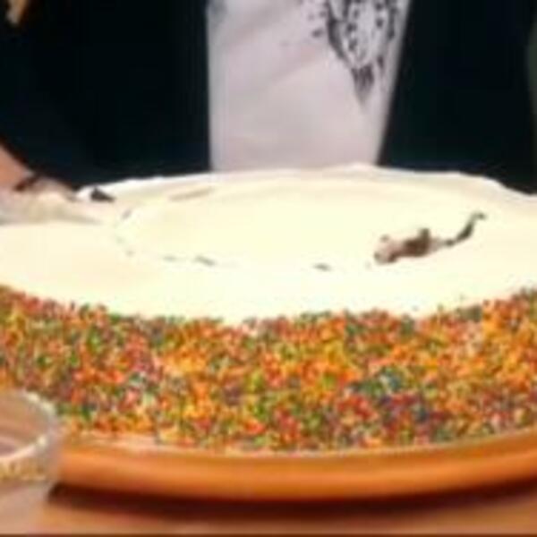 CEO ŽIVOT SMO POGREŠNO SEKLI TORTU? Stručnjaci tvrde da je OVAKO ISPRAVNO, naučite jednom zauvek (VIDEO)