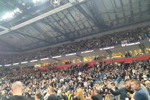 REAL POSTAJE NAJOMRAŽENIJI PROTIVNIK: Pogledajte kako su navijači Partizana dočekali velike rivale! (VIDEO)