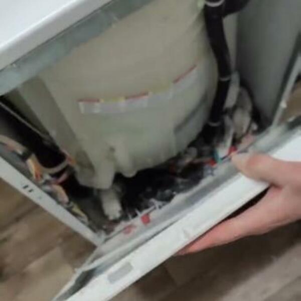 KONAČNO SAZNAJEMO GDE NESTAJU SVE ČARAPE: Evo na KOM MESTU da ih PRONAĐETE, OSTAĆETE U ŠOKU (VIDEO)