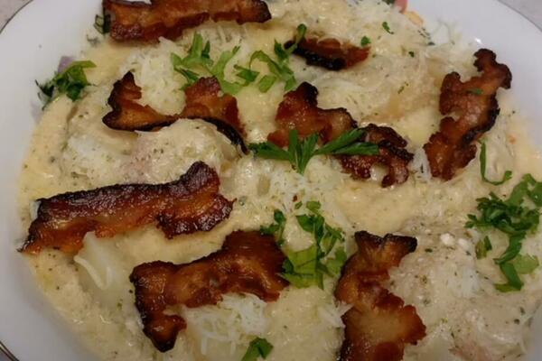 PEČENI KROMPIR SA BEŠAMEL SOSOM I PREUKUSNIM SIROM: Ovo je RECEPT koji će vas OBORITI SA NOGU