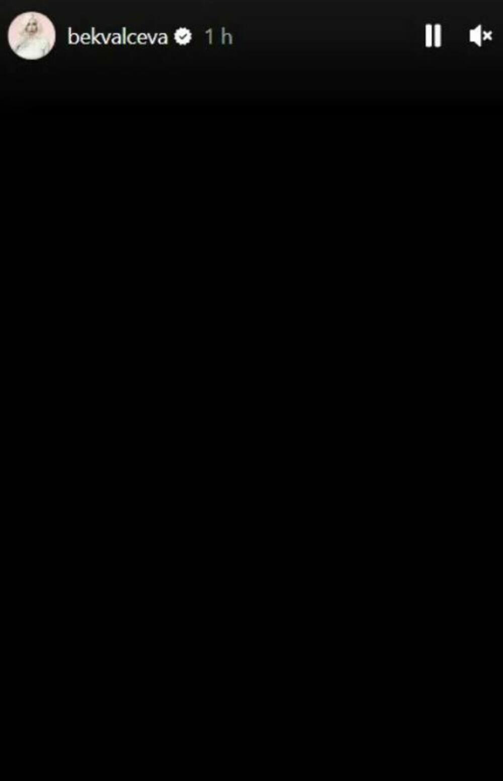 Vidno potrešena, objavila je crnu sliku 