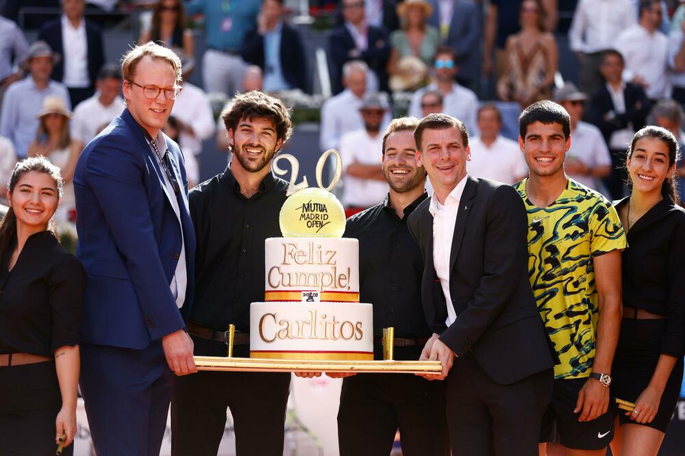 POSVAĐALI SE ČIJA JE VEĆA: Ovaj detalj je pokrenuo STRAŠNU polemiku u svetu tenisa! (FOTO)