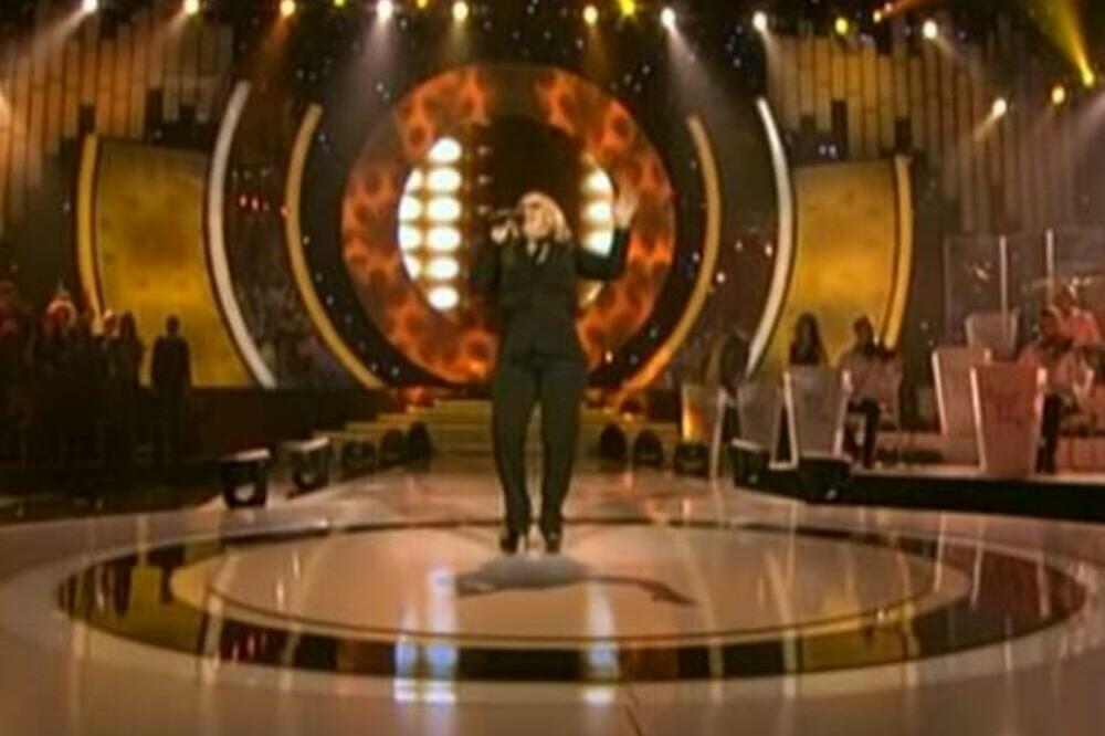 "Tukao me je, šišao na ćelavo i zaključavao": Otac se iživljavao nad našom pevačicom, ona ovako odreagovala