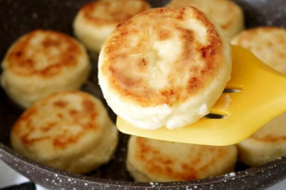 SJAJAN DORUČAK ZA NEDELJU: Ovakve slane palačinke sa SIROM nikada niste probali (RECEPT)