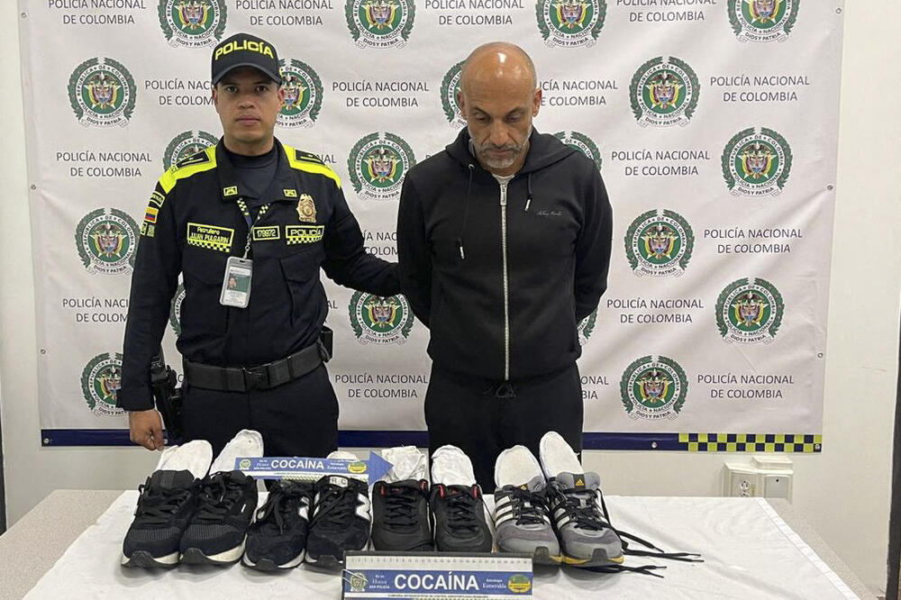 SKANDAL! Uhapšen POZNATI FUDBALER, krio drogu u patikama!