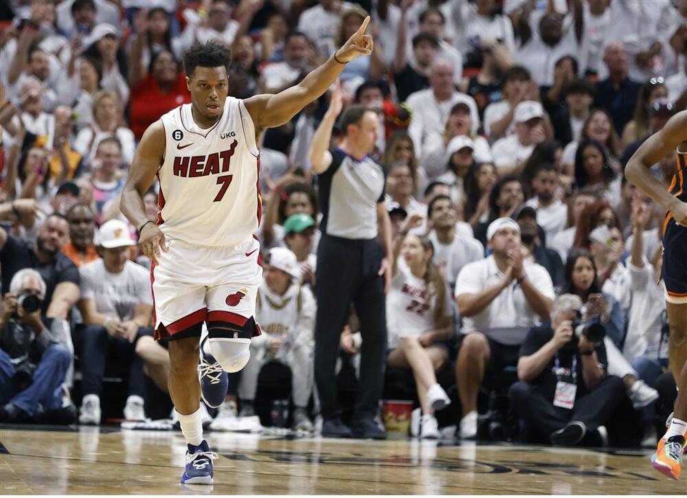 Kajl Lauri slavi jedan od koševa