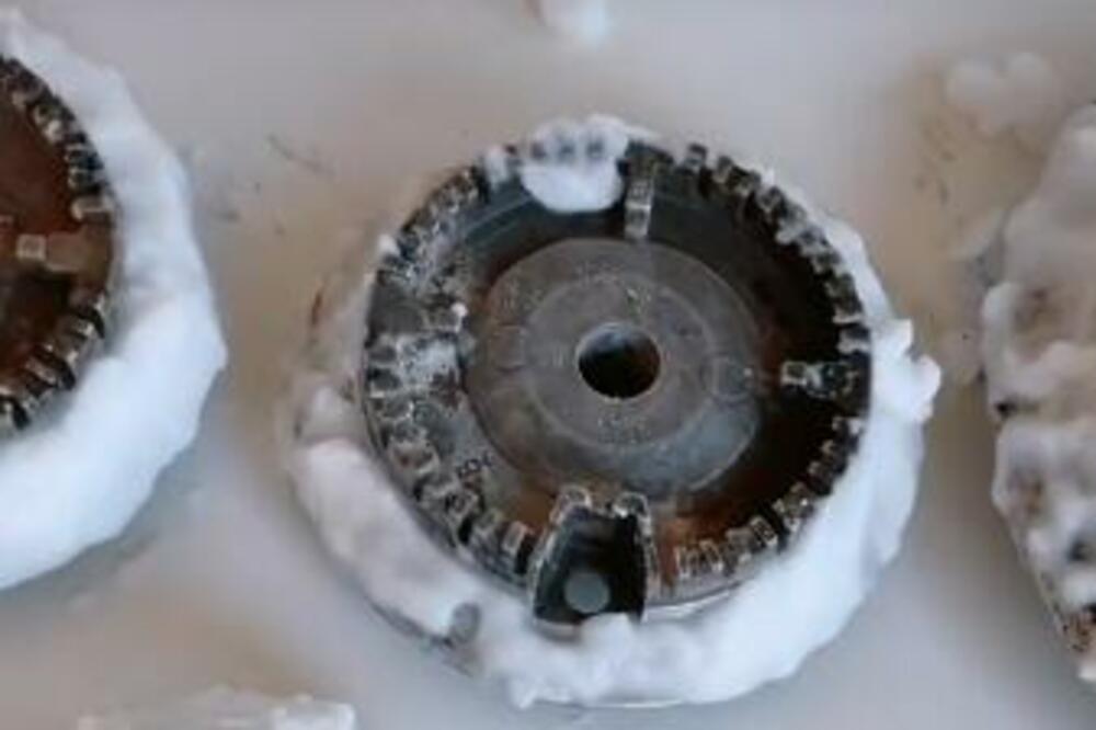 DEVOJKA OTKRILA DEO NA ŠPORETU ZA KOJI NISTE ZNALI DA POSTOJI: Nećete verovati kada saznate o čemu je reč