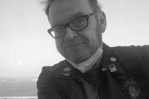 TRAGIČAN DAN! IZNENADNA SMRT POZNATOG MUZIČARA: Preminuo na putu