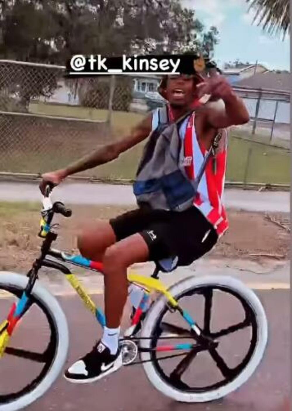 Tarens Kinsi, Košarka, Bicikl