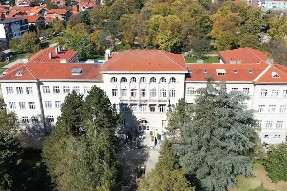 TEŠKA KRAĐA U VRANJSKOJ GIMNAZIJI: Iskoristili ZAKLJUČANE prozore, pa ODNELI OVO