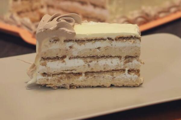 NIJEDNO SLAVLJE NIJE MOGLO DA PROĐE BEZ OVE TORTE: Danas se SVI utrkuju za RECEPT koji je skroz ZABORAVLJEN