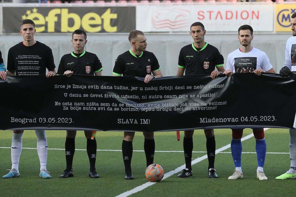 "ZA BOLJE SUTRA SVI DA SE BORIMO, LEPŠU SRBIJU DECI DA STVORIMO!" Emotivan transparent na meču Voždovca i Zvezde