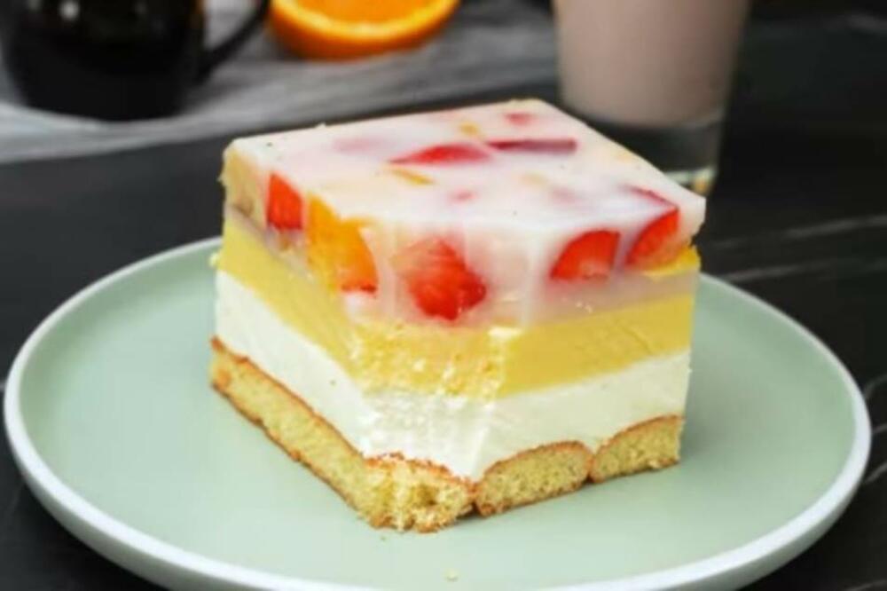 OSVEŽAVAJUĆI PROLEĆNI KOLAČ: Savršena kombinacija KREMA I VOĆA (VIDEO)