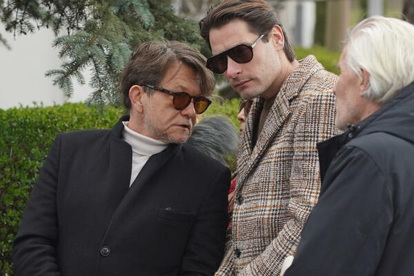 ŽENE U SRBIJI SU POLUDELE ZA BENČINOM I TEK ĆE KADA SHVATE KO MU JE BRAT: Svi ga znate i ozbiljan je DASA