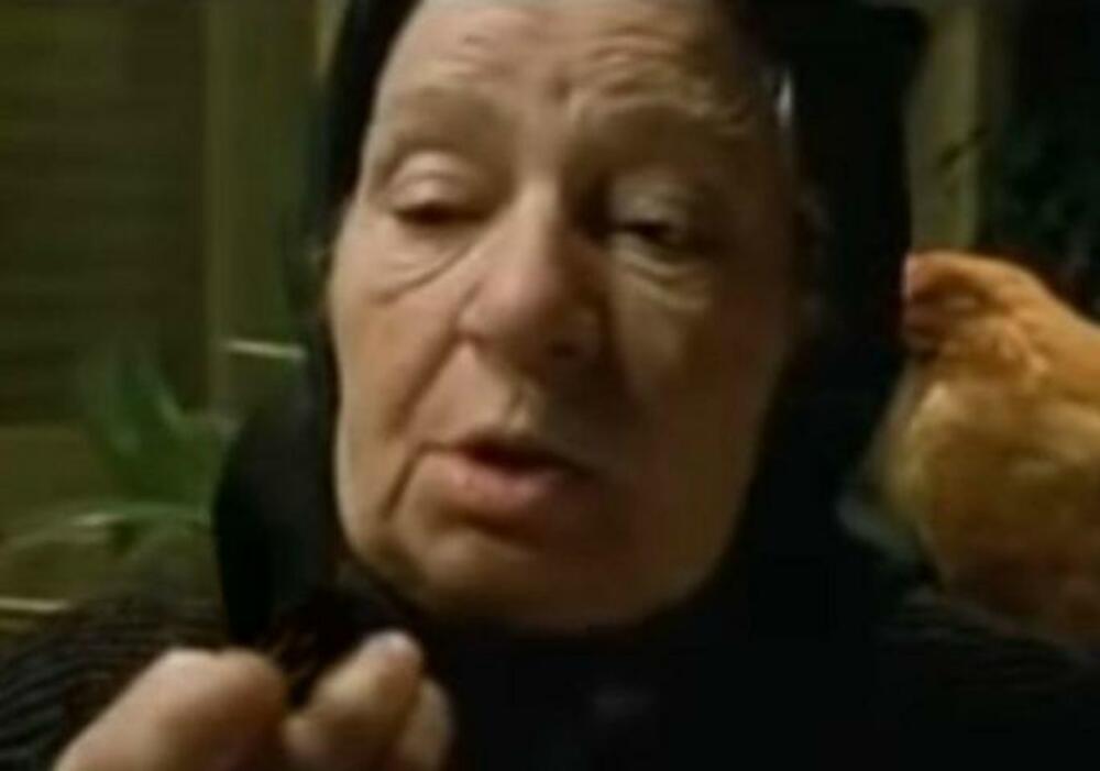 Zorka Manojlović je rođena 1929. u Beogradu kao Zorka Doknić.