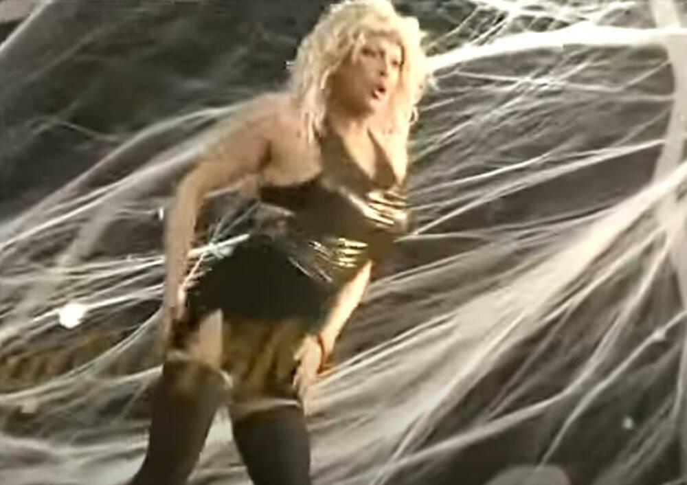 Stojićević je postao poznat osamdesetih godina kad je počeo da se bavi imitiranjem najpoznatijih estradnih zvezda. 