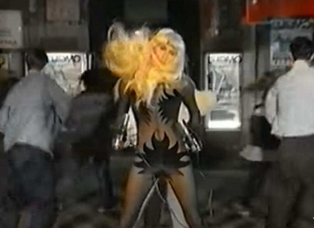 Karamela kao Vesna Zmijanac - Sebi sam bila i rat i brat