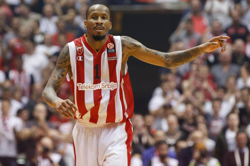 RASPLAKAO SRBIJU: Kinsi obukao Zvezdin dres i srceparajućom porukom odao počast žrtvama na Vračaru i u Mladenovcu