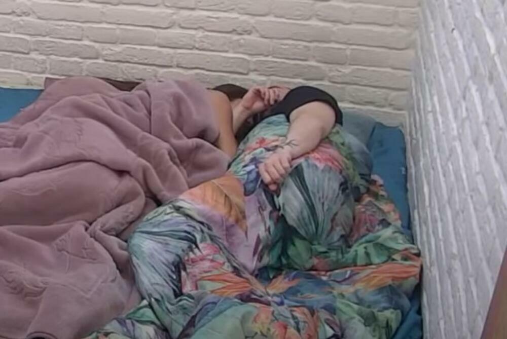 Anđela Đuričić i Zvezdan Slavnić zajedno u krevetu