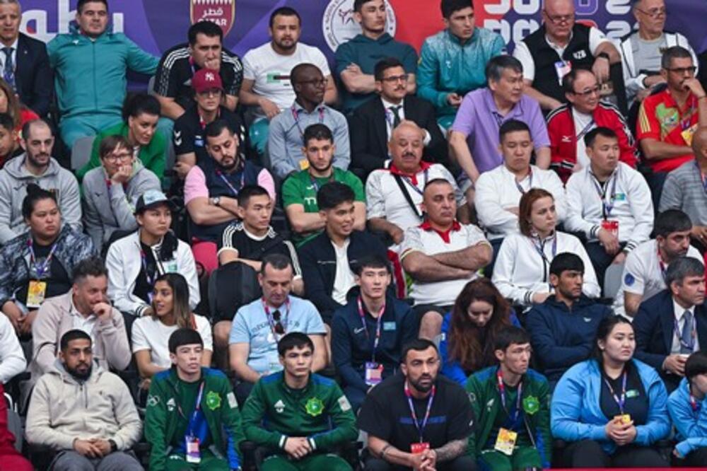 SKANDAL U DOHI: Rusi izbačeni sa tribina - nisu hteli da skinu OVO sporno obeležje! (FOTO)