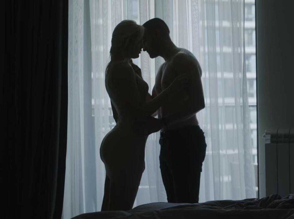 Milena dobro poznaje senzibilitet svoje publike, te je rešila da pre izlaska novog albuma svojoj publici otkrije samo deo onoga na čemu je u međuvremenu neumorno radila