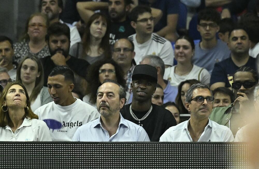 Vinisijus Žunior, fudbaler Real Madrida na utakmici u Vizink centru