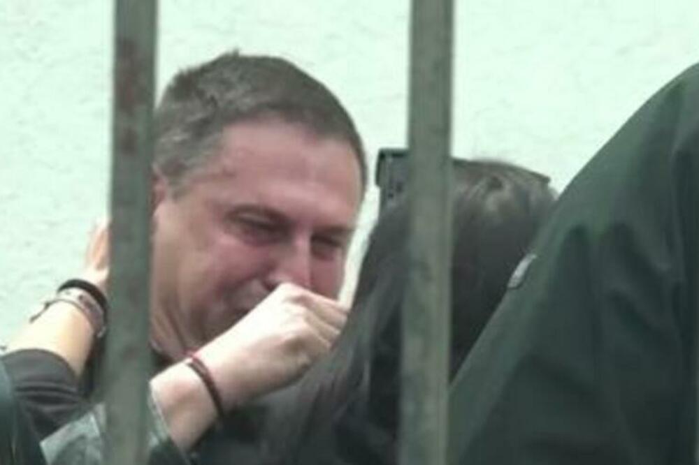 MAJA MARINKOVIĆ HITNO NAPUSTILA ZADRUGU ZBOG SAHRANE: Preminuo joj je deka, otac Taki neutešan FOTO/VIDEO