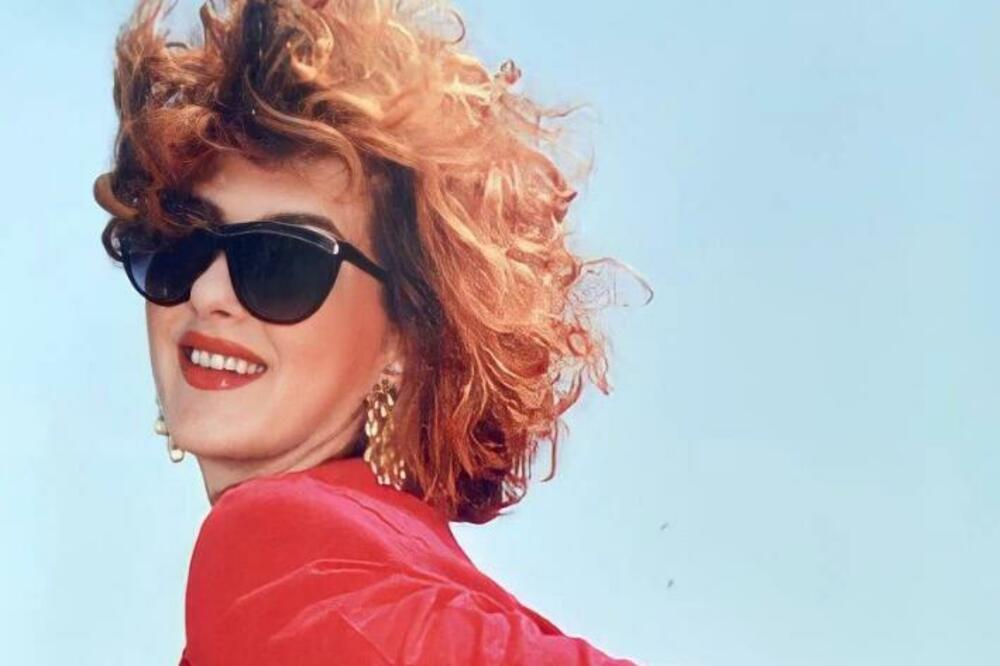 ZA NJOM SU LUDELI POLITIČARI I BIZNISMENI! Svi je ODLIČNO ZNATE, kažu da je SAN MUŠKARACA: Prepoznajete li je?