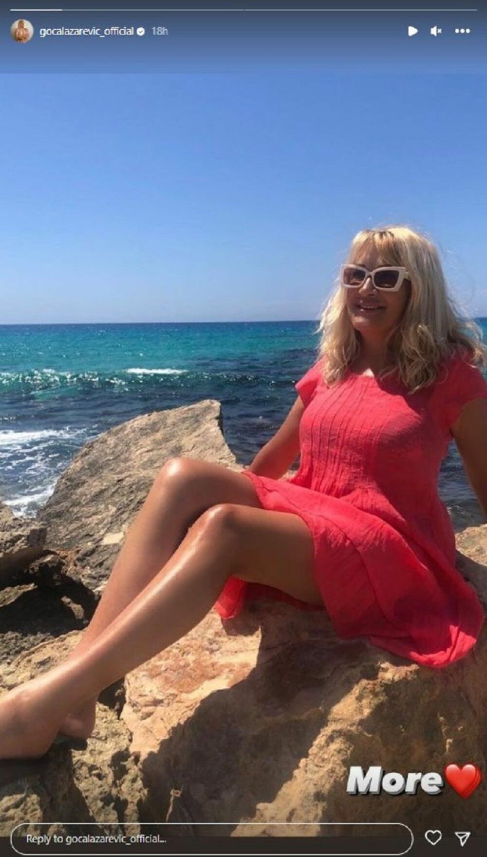 Goca je objavila sliku dok sedi pored obale