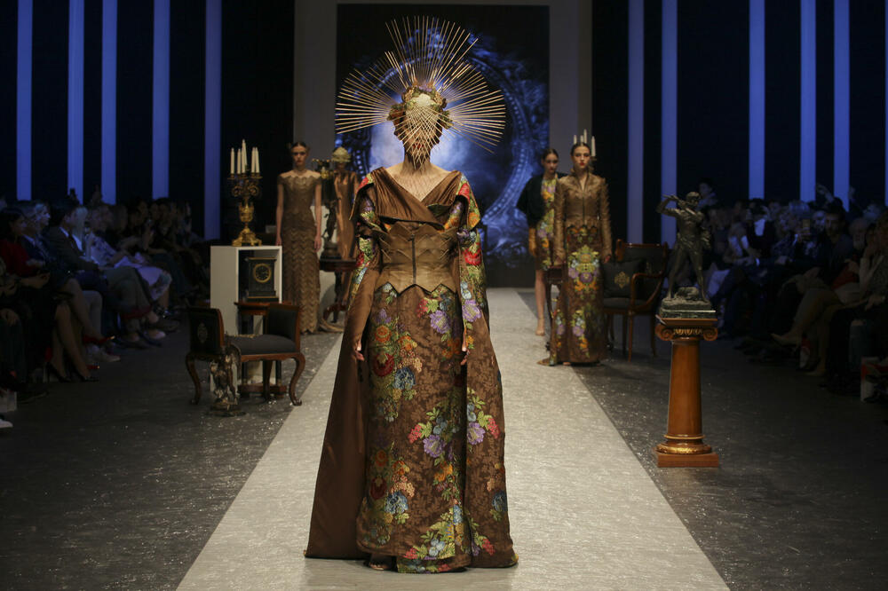 35. FASHION SELECTION 14. MAJA OTVARA DO SADA NEVIĐENI MODNO-SCENSKI SPEKTAKL