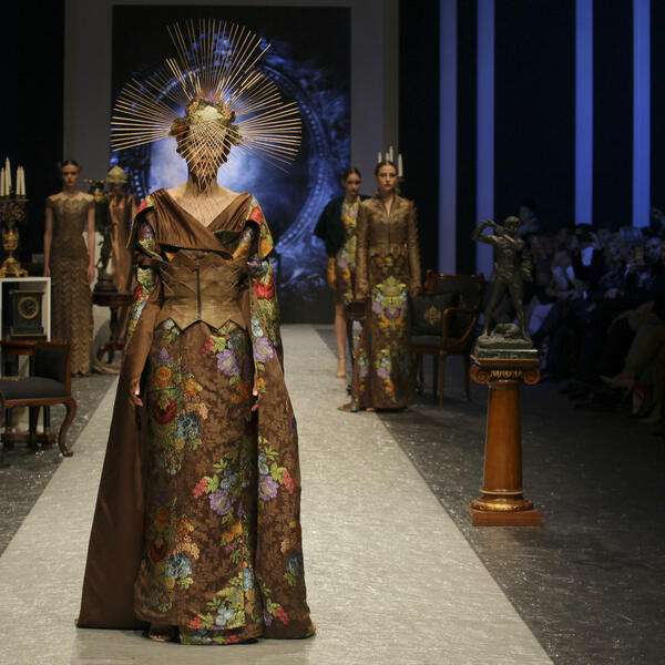 35. FASHION SELECTION 14. MAJA OTVARA DO SADA NEVIĐENI MODNO-SCENSKI SPEKTAKL