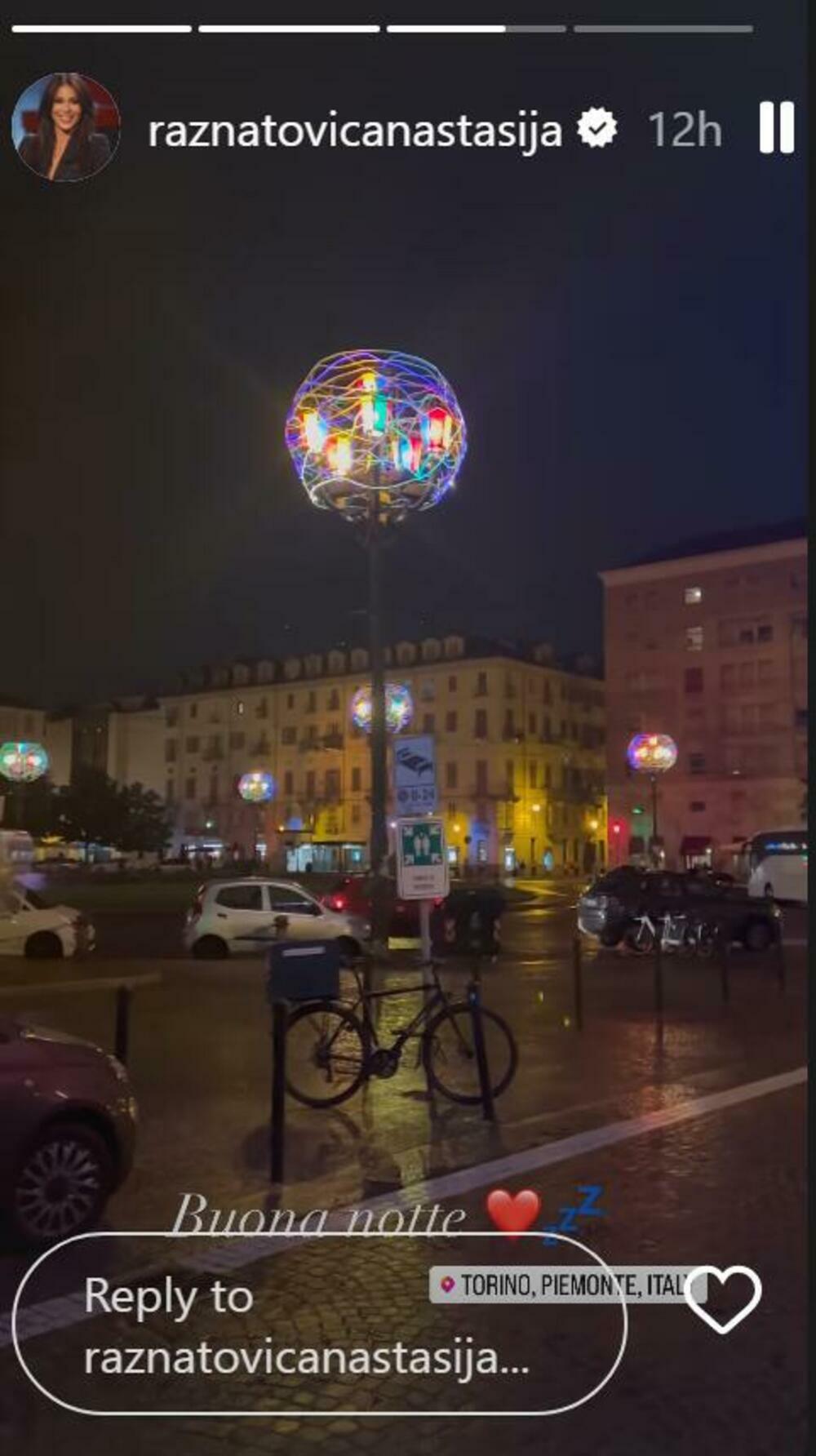 Slobodno vreme ona koristi kako bi putovala, pa je tako na kratko iz Sevilje prešla u Torino, gde trenutno uživa