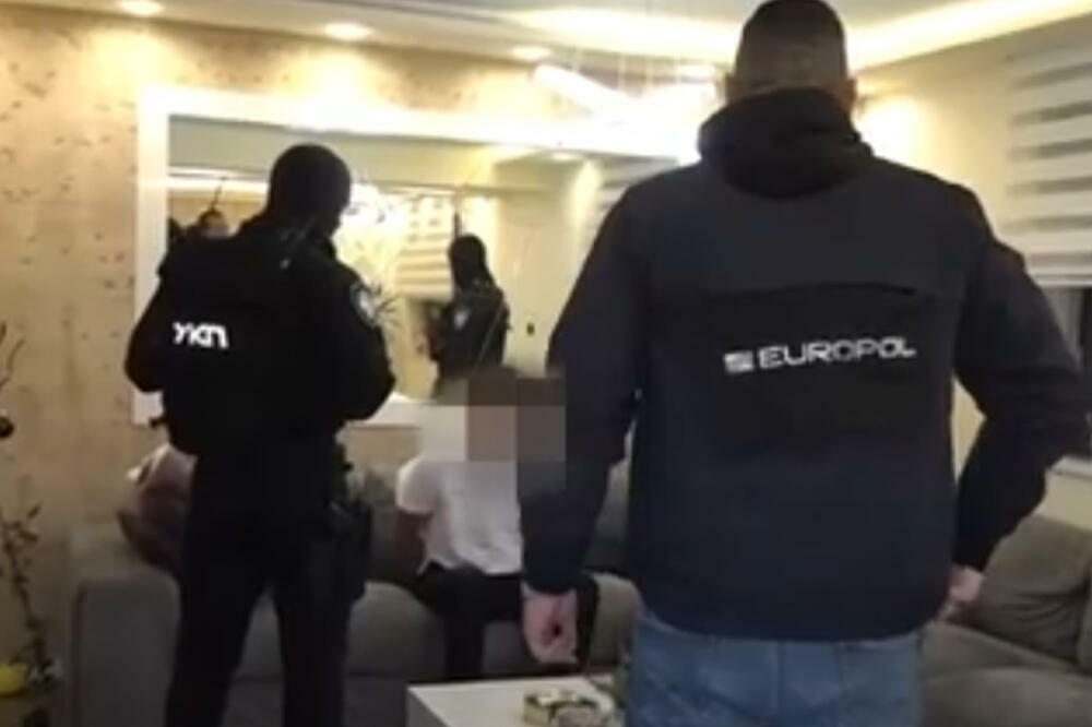 TUŽILAŠTVO TRAŽI PRITVOR ZA "BALKANSKI KARTEL": Kod 20 osumnjičenih pronađen novac i oružje