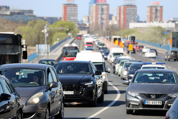 KIŠA NAPRAVILA KOLAPS U BEOGRADU: Na auto-putu vozila mile čitavih 14 kilometara, evo gde su NAJVEĆE GUŽVE