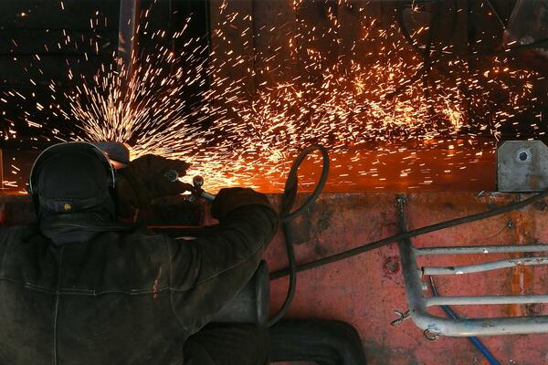 BOSNA SVE VIŠE VAPI ZA DOBRIM RADNICIMA: Na VELIKA vrata vraćaju se ZABORAVLJENA zanimanja, a lista je DUGAČKA