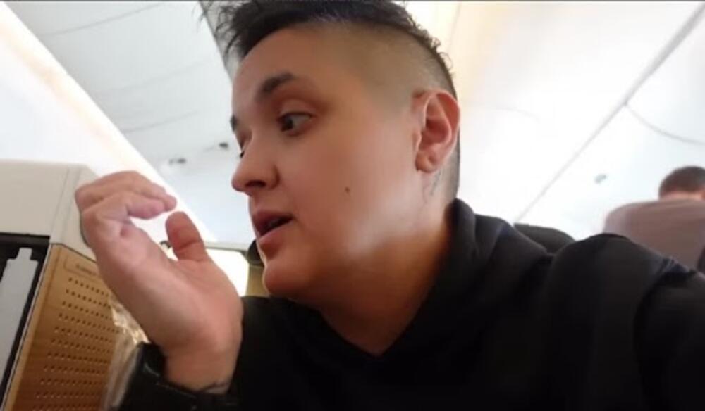 Naša pop zvezda Marija Šerifović često boravi u Americi, a ovog puta je odlučila da na put povede i svoju majku Vericu