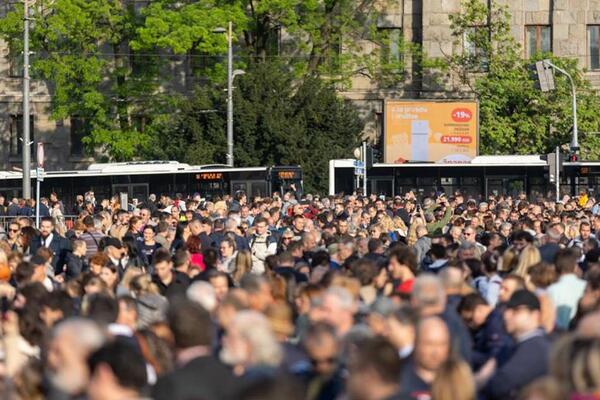 U BEOGRADU ODRŽAN PROTEST "SRBIJA PROTIV NASILJA": Gazela bila blokirana dva sata