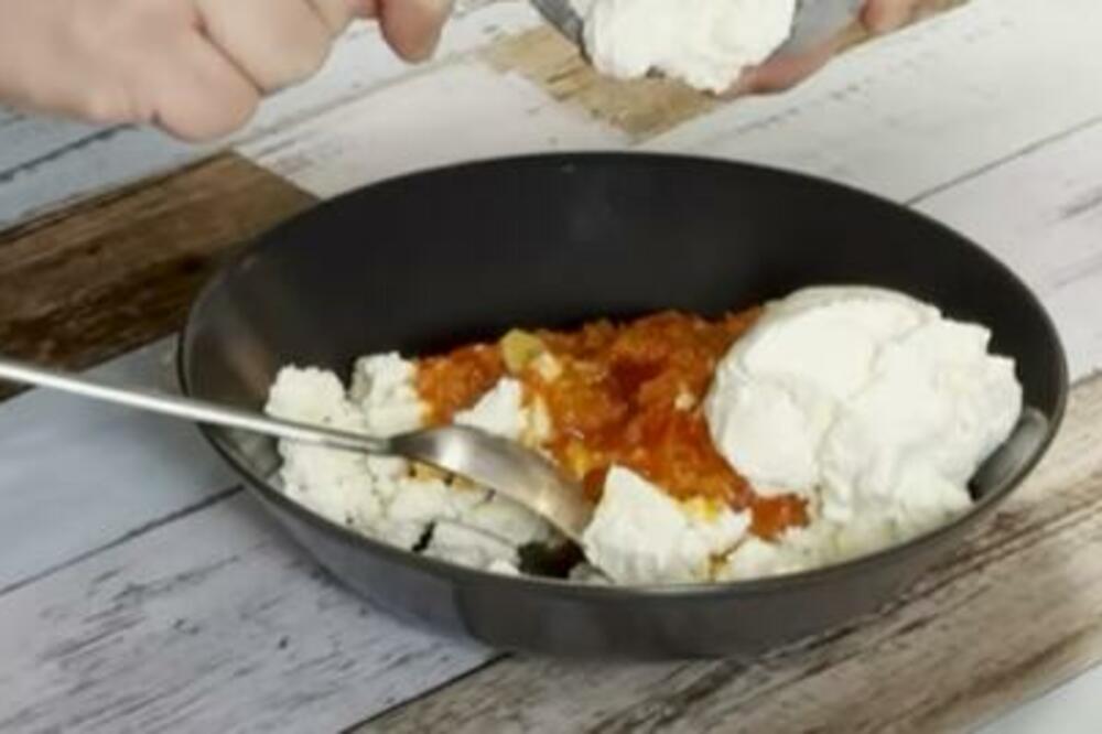 OVAKO GRCI SPREMAJU SALATU: Gotova je za 5 MINUTA, a 1 sastojak joj daje KREMAST UKUS (RECEPT)