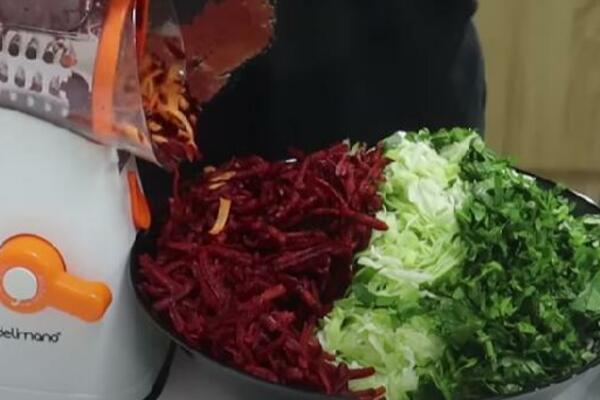 DIJETA KUVARICE VALENTINE SKIDA ČAK 10 KILOGRAMA ZA MESEC DANA: Javno je otkrila koju SALATU je jela za VEČERU