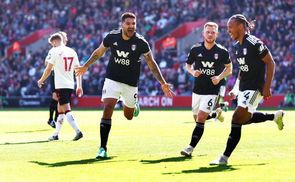 Aleksandar Mitrović slavi jedan od golova