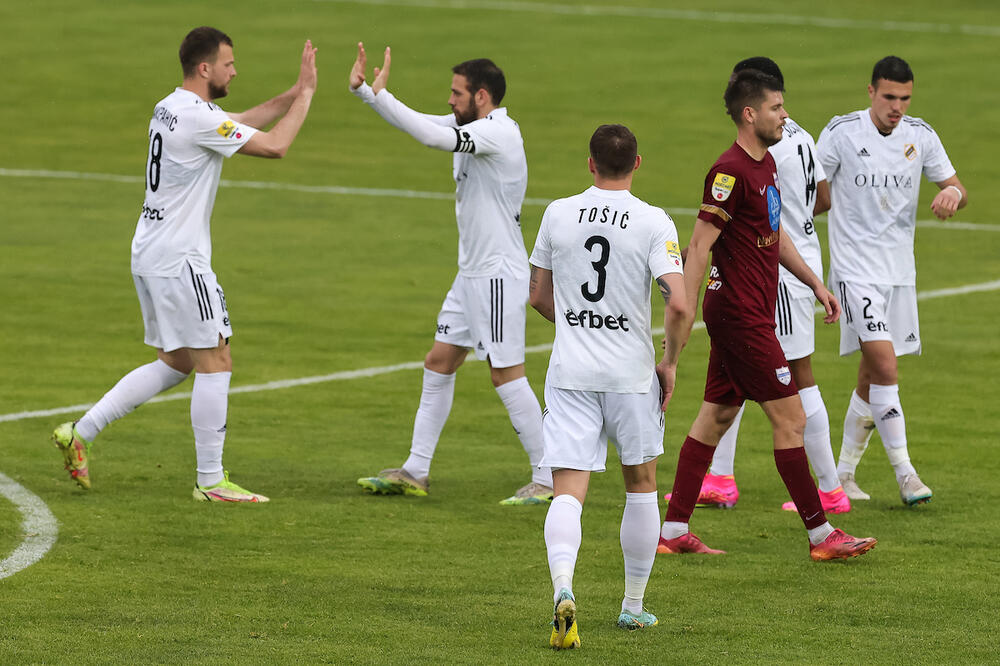 ČUKARIČKI DEMOLIRAO NOVI PAZAR! "Brđani" ne posustaju u borbi za Ligu šampiona - Partizan sve dalje od 2. mesta