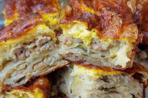 Ako pitate gurmane ovo je njihov izbor: Pita sa mesom zbog koje ide voda na usta, hrskave kore, a unutra puna fila