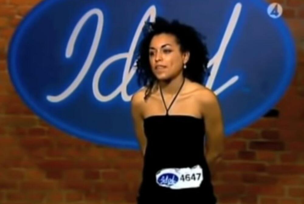 Lorine Zineb Nora Talaoui je švedska pevačica i tekstopisac