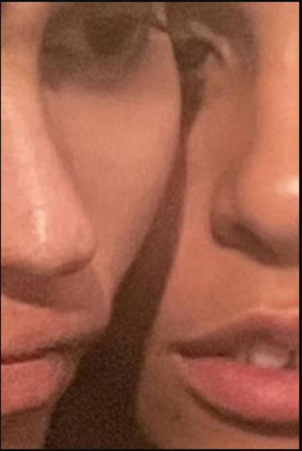 Lili Rouz Dep, ćerka Džonija Depa i Vanese Paradi, otkrila je da je u vezi sa devojkom