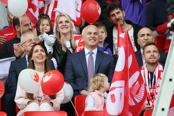 ČELNICI ZVEZDE IZNENADILI NAVIJAČE: Otkriveno zbog čega su sedeli na tribinama!