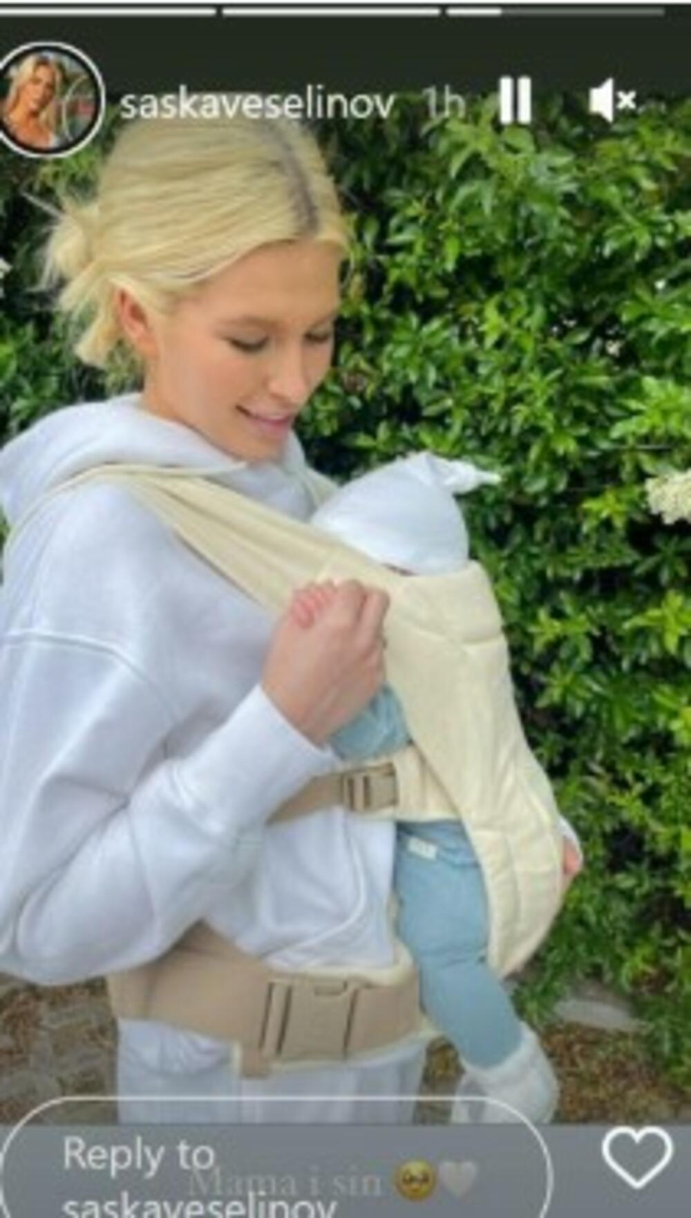 Saška Veselinov sa bebom